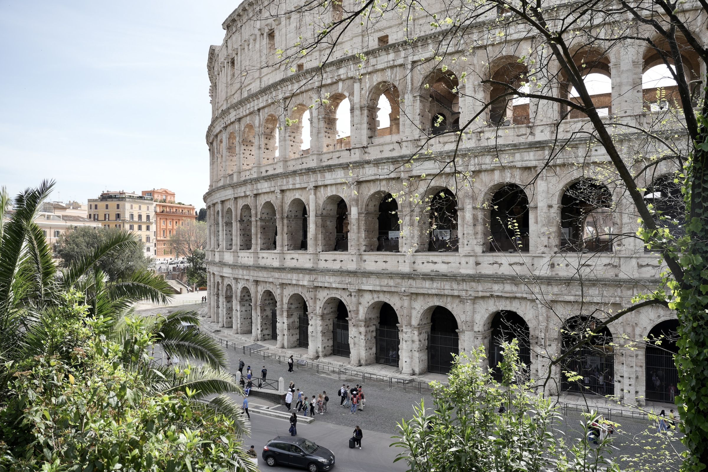 Le Colisée au lever du soleil, symbole de la Rome antique